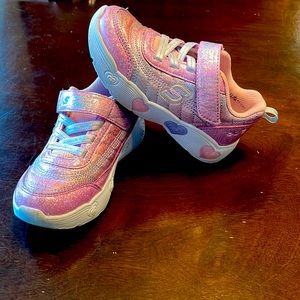 Skeckers sport light up shoes!